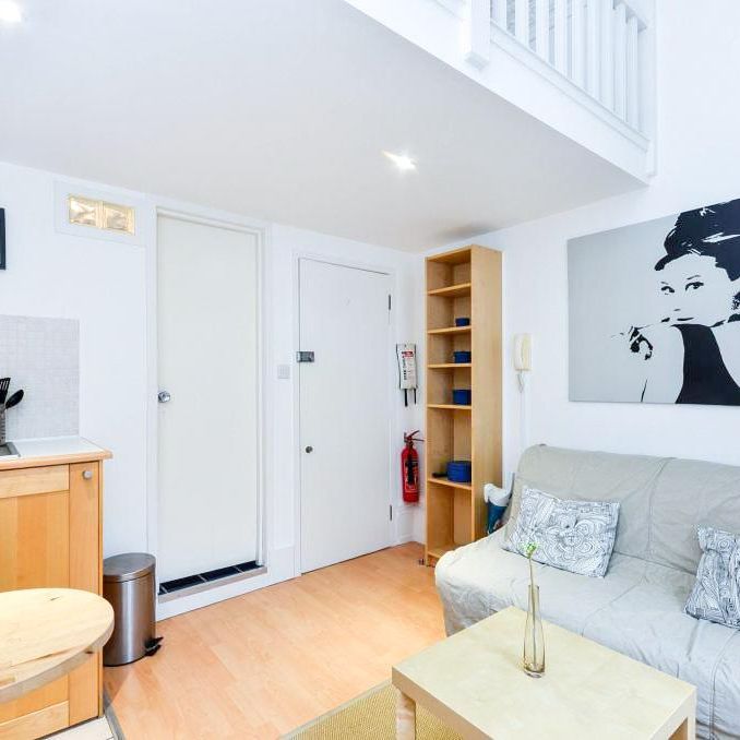 Studio to rent - Photo 1