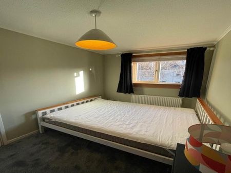 2 bedroom semi-detached villa to rent - Photo 4