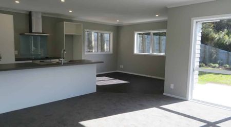 WAINUIOMATA LIVING! - Photo 3