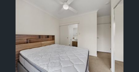 Easy Living with Private Courtyard in Holland Park West - Photo 5