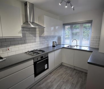 2 bed flat to rent in Stonegrove, Edgware, HA8 - Photo 1