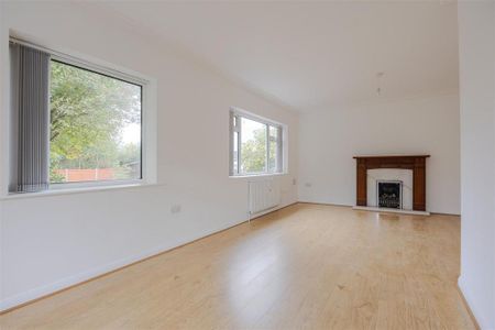 3 bedroom semi-detached bungalow to rent - Photo 2