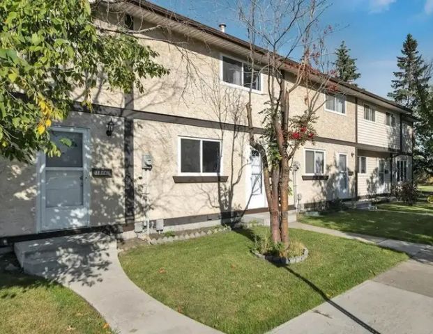 3 Bedroom Townhouse Two Story – Renovated | 18138 - 18138 93 Avenue Northwest, Edmonton - Photo 1