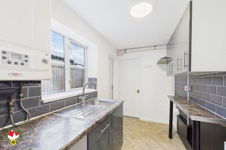 Tredworth Road, Tredworth, Gloucester - Photo 4