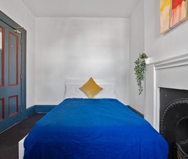 Redfern - Photo 1