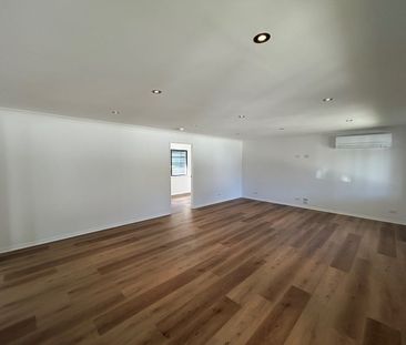 A 5 Bedroom Home plus Study - Available February! - Photo 2