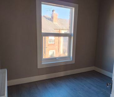 4 Bed Semi-Detached House, Eaton Avenue, CH44 - Photo 3