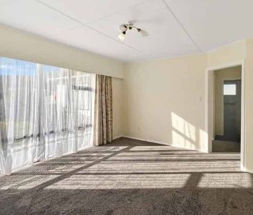 Pet Friendly - 4Bedroom Family Home in Wainuiomata - Photo 2