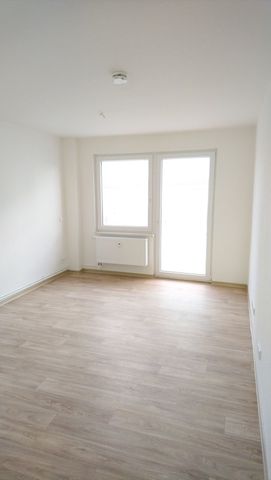 Modernisierte 4-Zimmer-Wohnung mit Balkon im Erdgeschoss - Photo 5