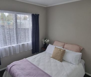 Fresh & Modern Kawaha Point Home - Photo 1