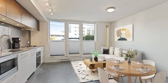 Modern Studio Apartment in the Heart of Gastown - Photo 2