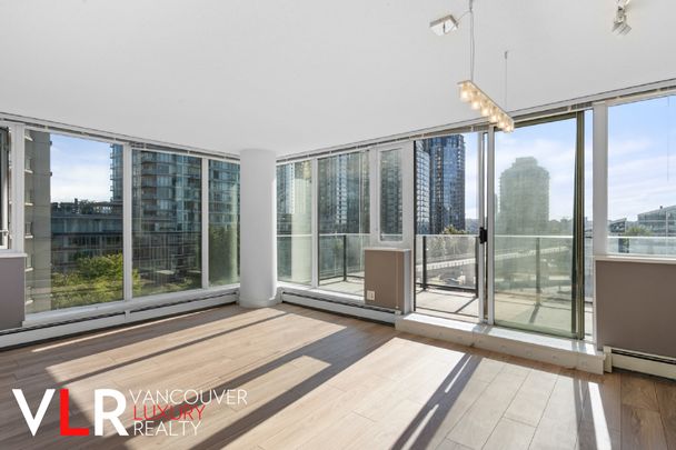 Condo in Downtown Vancouver, BC - Photo 1