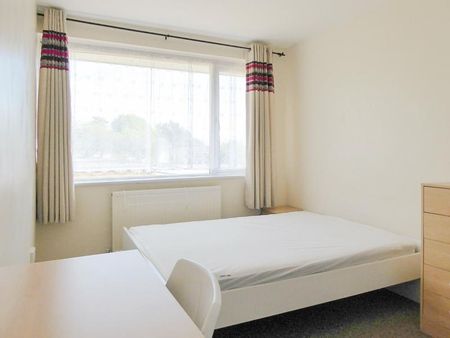 4 bedroom terraced house to rent - Photo 3