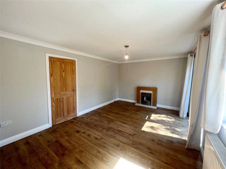 3 bedroom detached house to rent - Photo 2