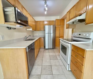 For Lease - 70 TRUMP Avenue, Carlington - Central Park, Ontario - Photo 3