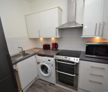 2 bed flat to rent in Shawlands, Glasgow, G41 - Photo 1