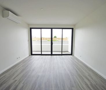 Boutique Block - Spacious, Stylish & Excellent Location - Photo 2