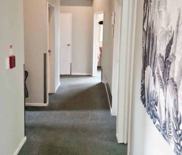 8 Compton Street - Boarding House - Photo 1