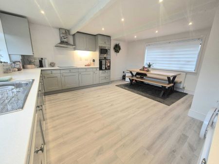 Halifax, Causeway Foot - Photo 4