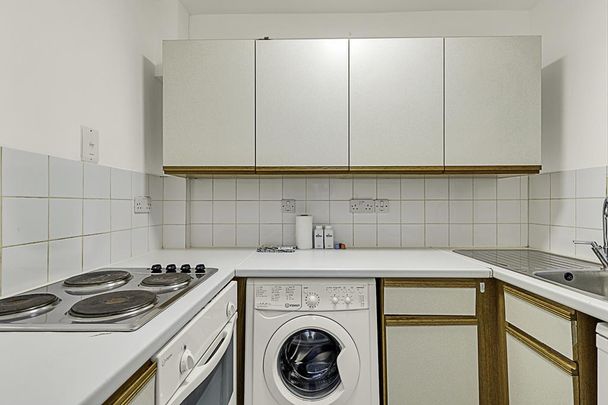 Studio to rent - Photo 1