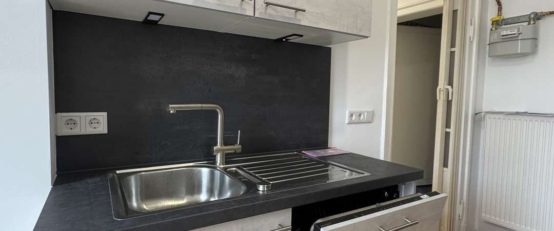 HEGERICH: Umfassend renovierte 4-Zimmer Altbauwohnung in sehr zentraler Lage! - Foto 1