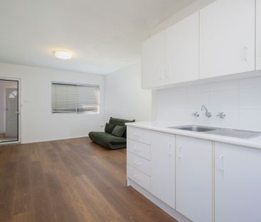 Beachside Living in a Super Cute 2 Bedroom! - Photo 5