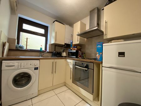 Wyeverne Road, Cathays, Cardiff - Photo 4
