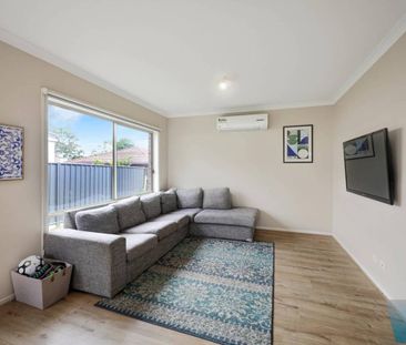 CHIC THREE BEDROOM RESIDENCE - Photo 4
