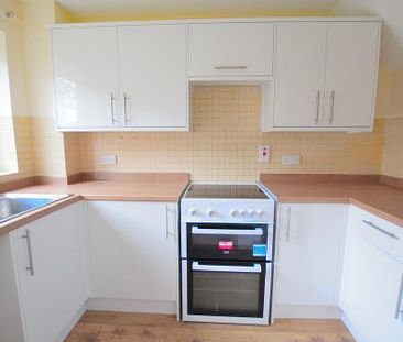 2 bedroom terraced house to rent - Photo 2