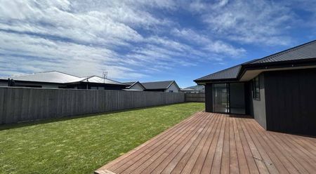 Three bedroom home Halswell - Photo 4