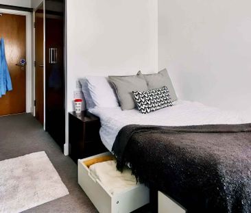 Accessible Classic En-suite - Photo 5