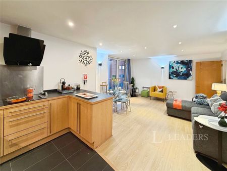 2 bedroom apartment to rent Channel Way, Southampton, SO14 - Photo 2