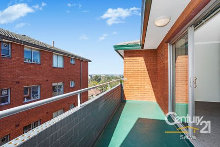 Updated Apartment in Prime Location ** Available 20/12/25 ** - Photo 3