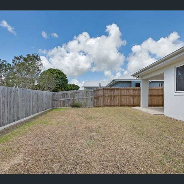 Stunning - Very modern home in the heart of Beaconsfield - Photo 1