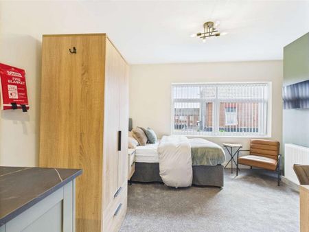 6 bedroom house of multiple occupation to rent - Photo 2