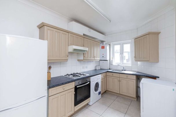 Attractive period conversion property with charm and character located on a popular, tree-lined street. - Photo 1