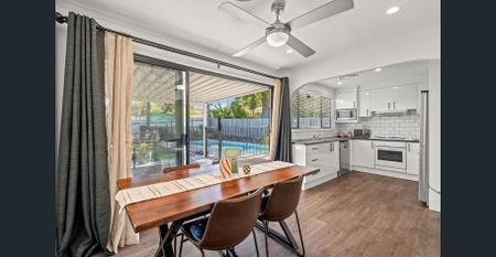 Spacious 4-Bedroom Home with Pool & Large Entertaining Area - Photo 4