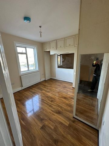 4 bedroom semi-detached house to rent - Photo 5