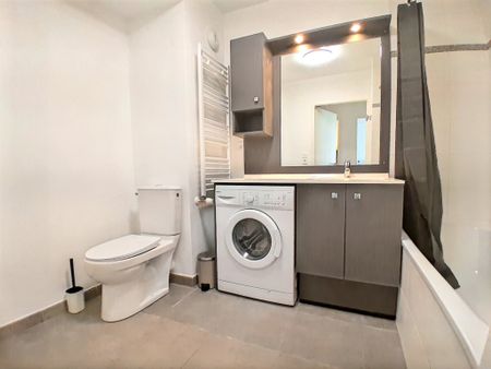 T2 MEUBLÉ – 47,03 m² – BONNEVILLE – BALCON, PISCINE & PARKING EN SOUS-SOL - Photo 4