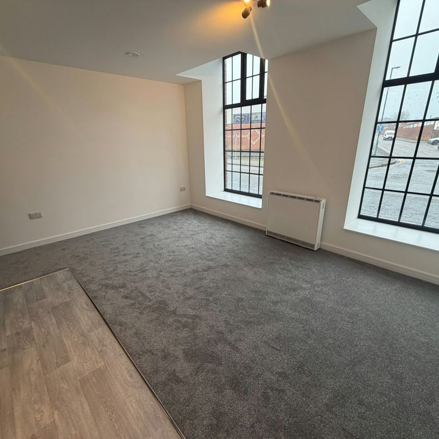 Flat to rent on - Photo 1