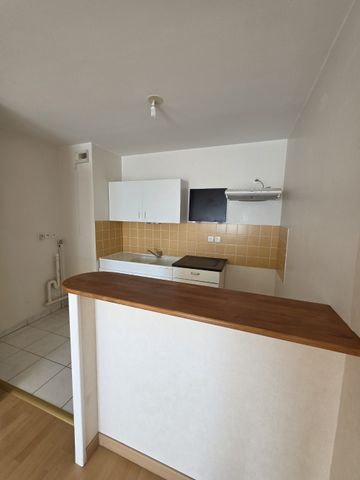 Location Appartement 2 pièces 43m² ST DENIS DE L HOTEL 45550 - Photo 2