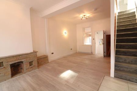 2 bedroom terraced house to rent - Photo 4