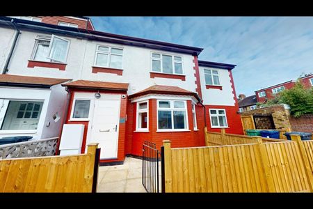 Studio Flat, Grasmere Avenue, W3 - Photo 3