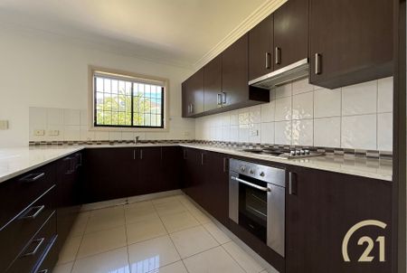 Renovated 4 Bedroom Home&comma; in a Prime Location&excl; - Photo 4