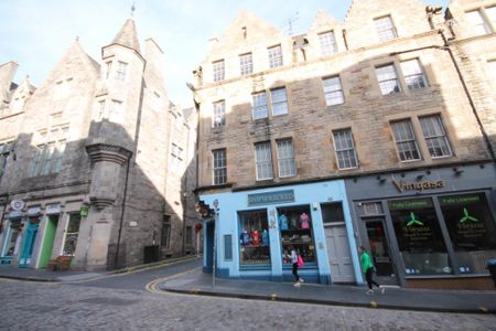 1 bed flat for rent in Holyrood - Photo 2