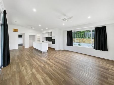 Contemporary Family Home in Stunning Semi-Rural Location, only 10 minutes from Byron Bay - Photo 2