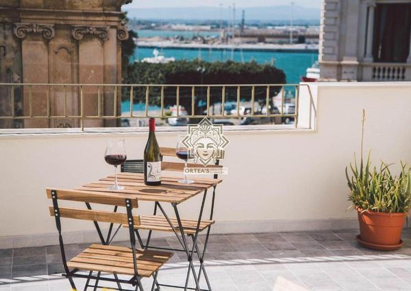 Casa con terrazzo vista mare