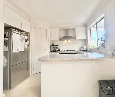 Comfortable Family Living in Prime Leopold Location - Photo 5