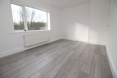 2 Bedroom Ground Floor Flat - Photo 4