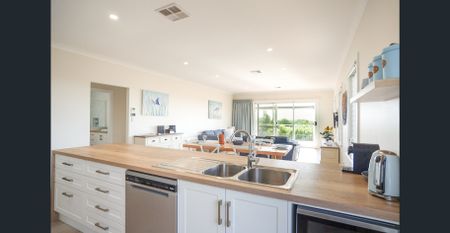 Coastal Villa – Fully Furnished, Ocean Views, Rural Setting. Included all Utilities and gardening - Photo 5